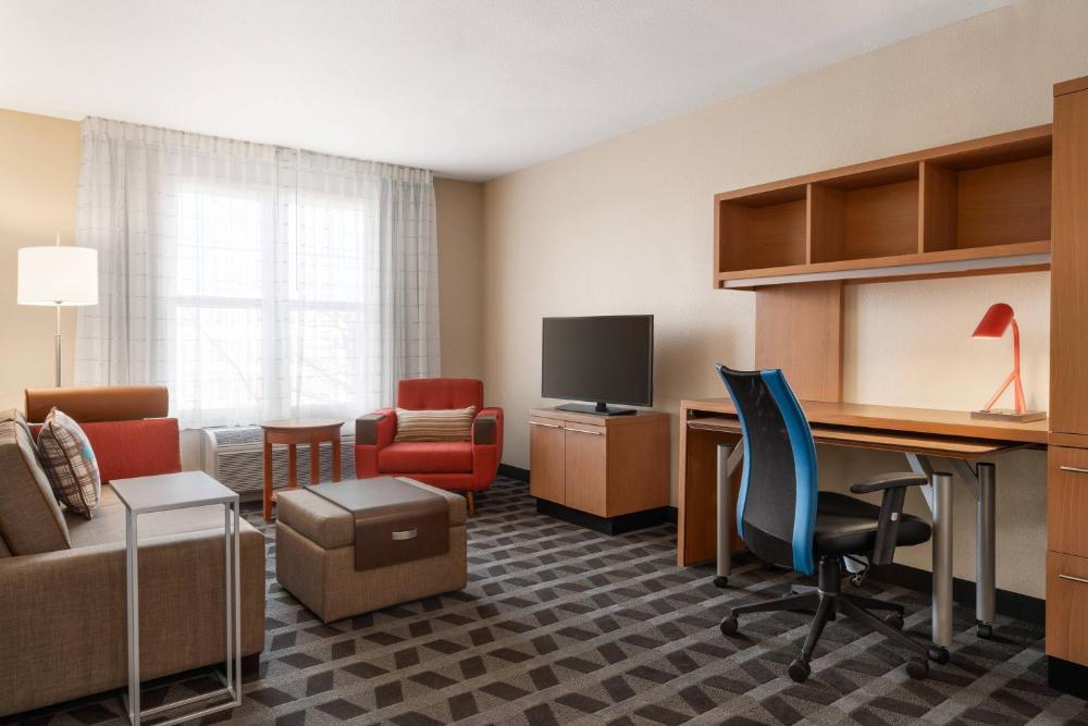Queen Suite with Sofa Bed and Tub - Mobility and Hearing Accessible interior